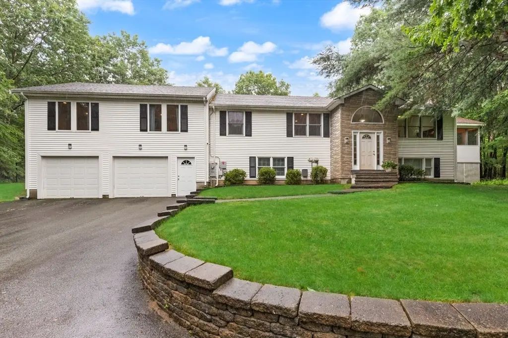 1 Savel Ln, Sharon