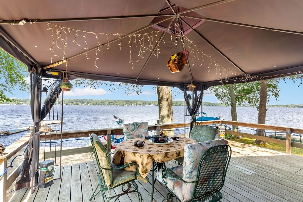 22 Fuller Shores Rd, Lakeville