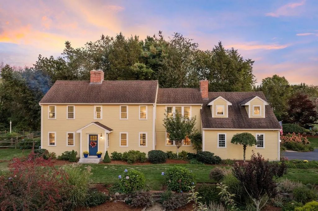 24 Chamberlain Rd, Westford
