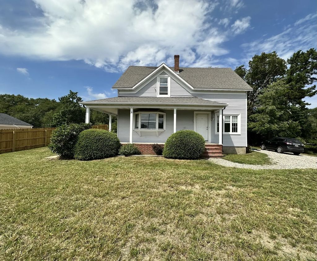202 N Quarry St, Dartmouth
