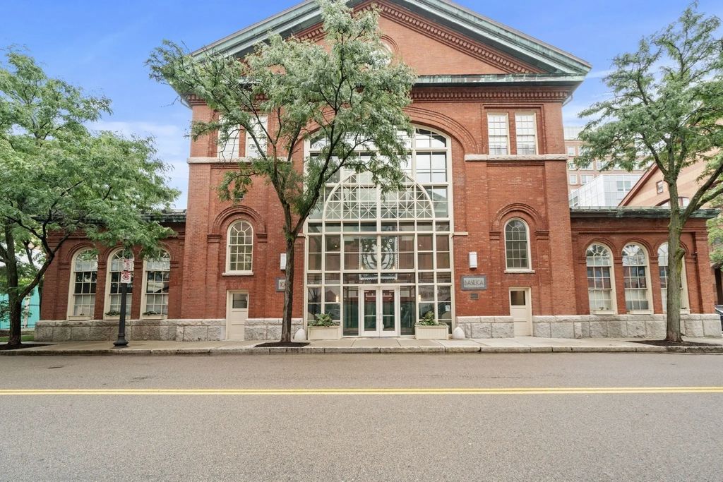 106 13th St #212, Boston