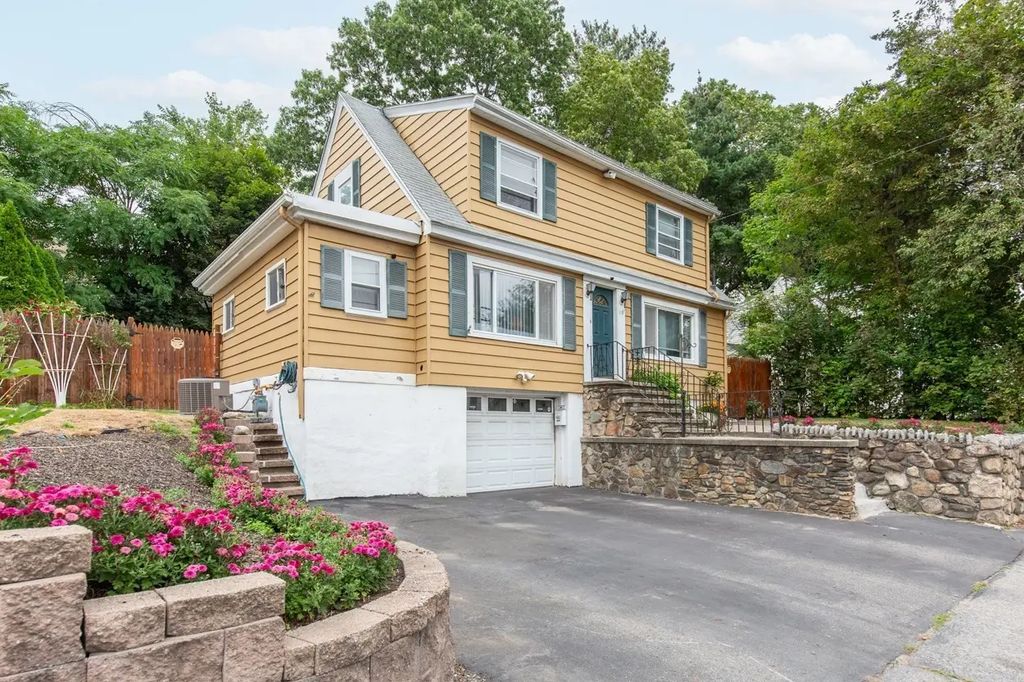 119 Lawrence St, Methuen