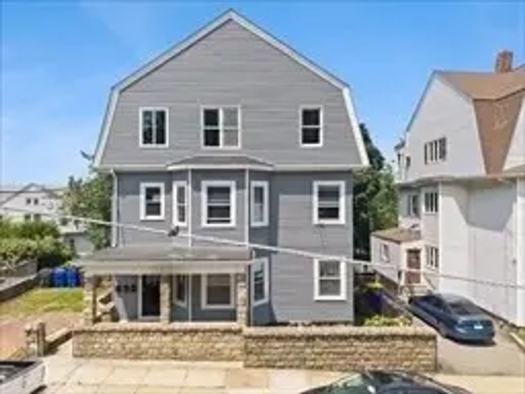 154 Barnaby St, Fall River