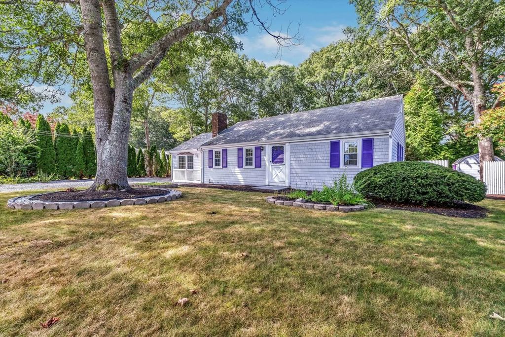 67 Lakefield Rd, Yarmouth
