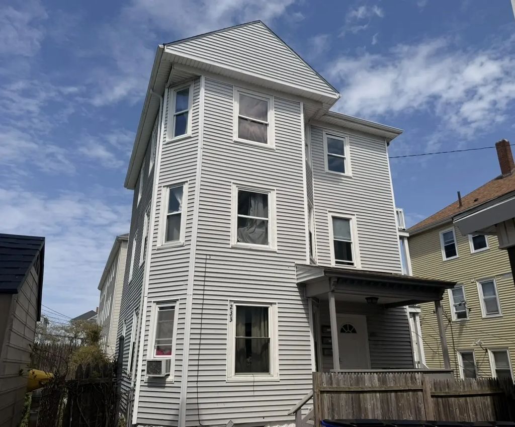 233 Eagle St, Fall River