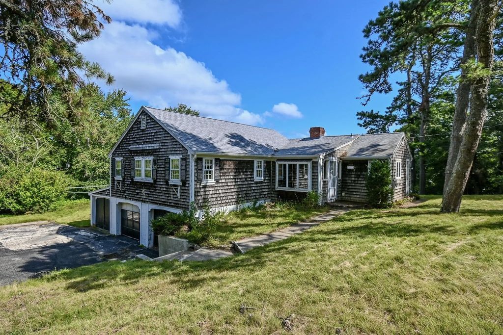 44 Mayflower Ter, Yarmouth