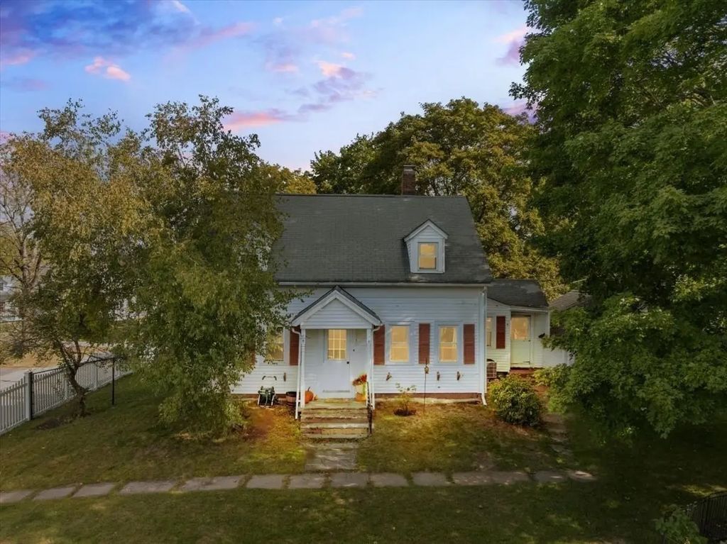 24 School Street, Walpole
