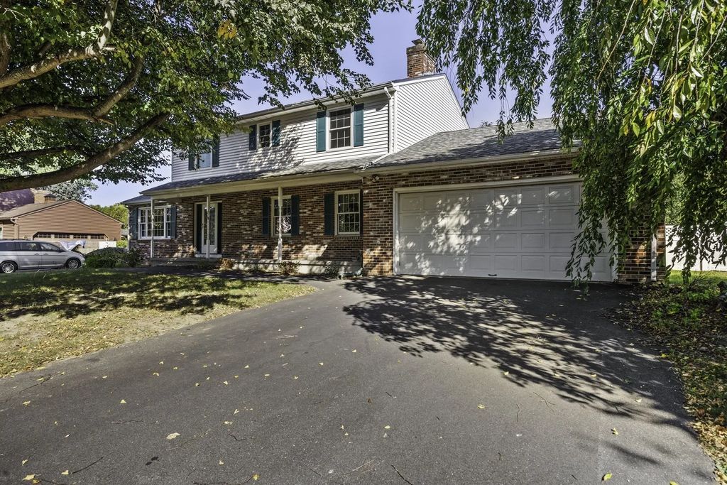 23 Magnolia Ter, South Hadley