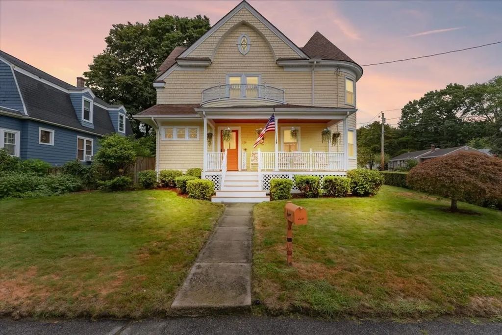 220 Smith St, North Attleboro
