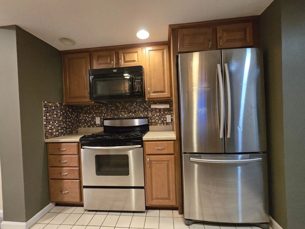 165 Cottage St #611, Chelsea