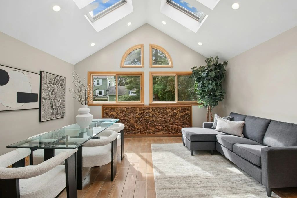 22 Westlund Rd, Belmont