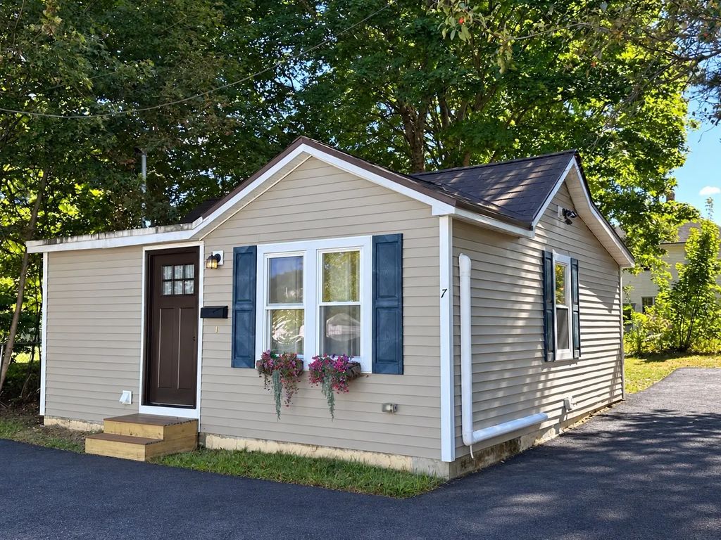 7 Myers St, Uxbridge