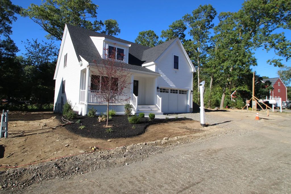 13 Northville Village #13, Whitman