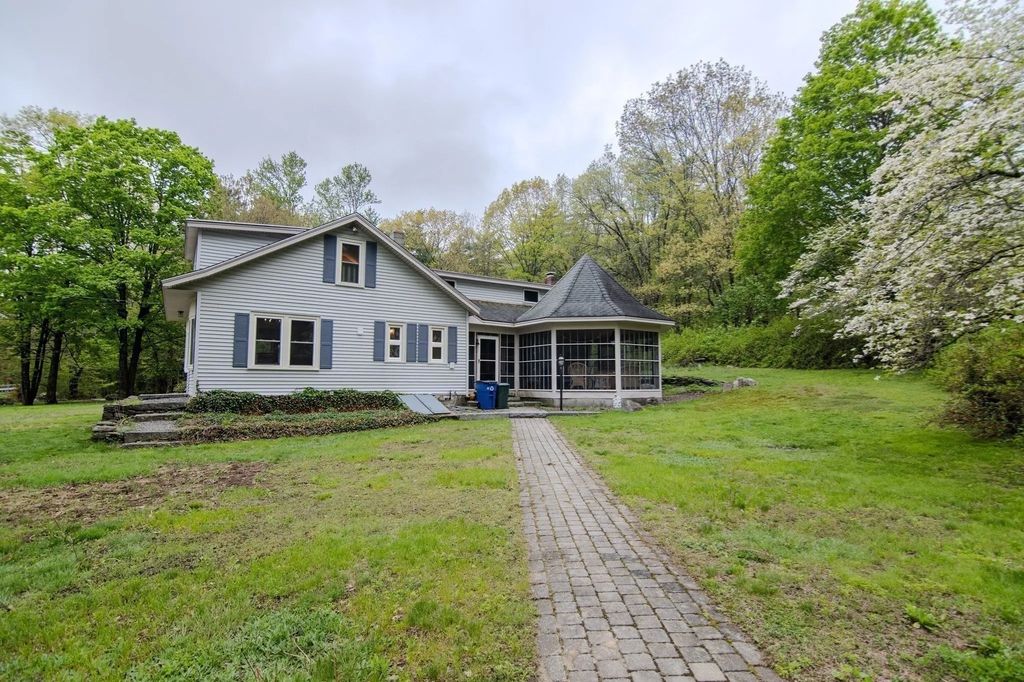 919 Chase Rd, Lunenburg