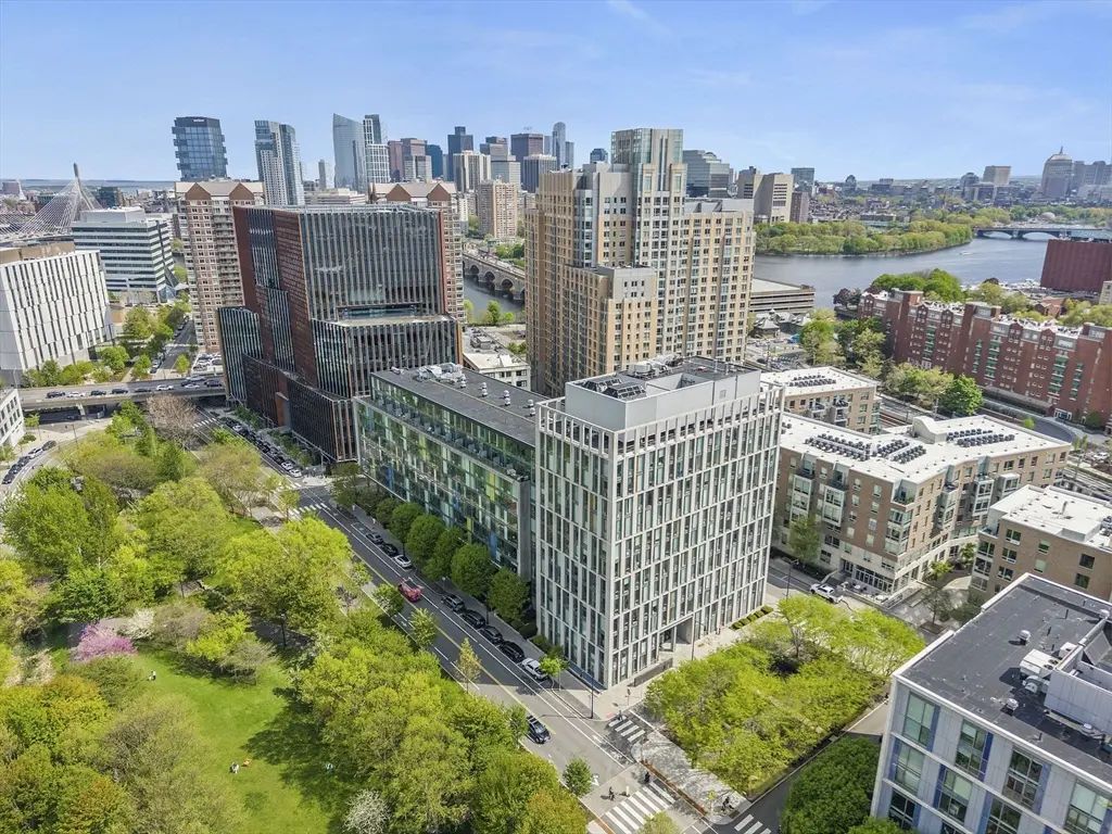 2 Earhart St #308, Cambridge