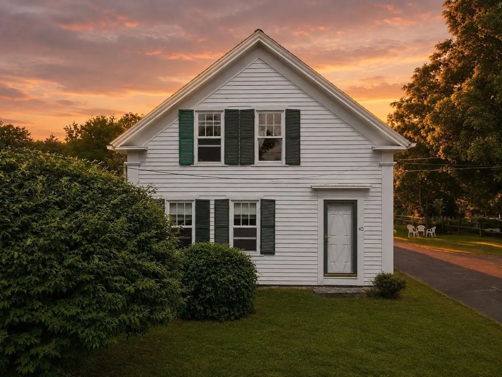 40 Boylston Circle, Shrewsbury