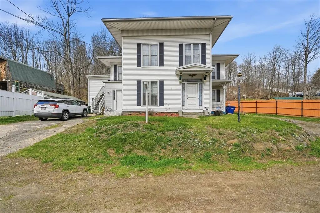 1104 Main St, Warren