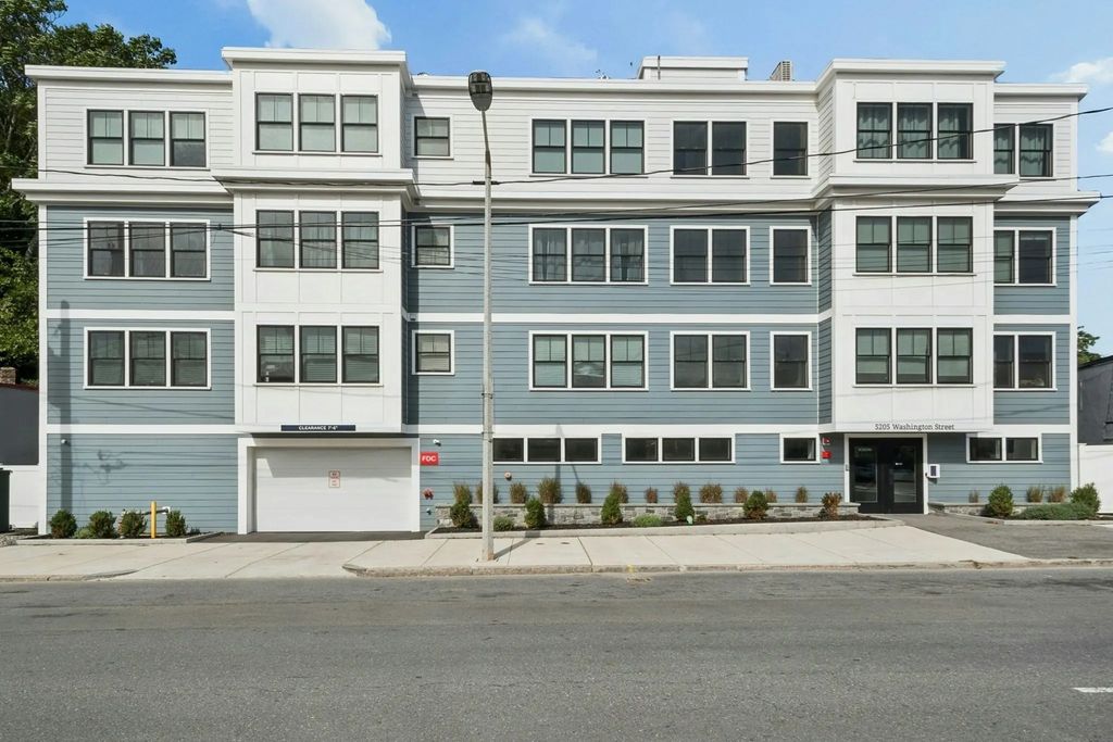 5205 Washington St #305r, Boston