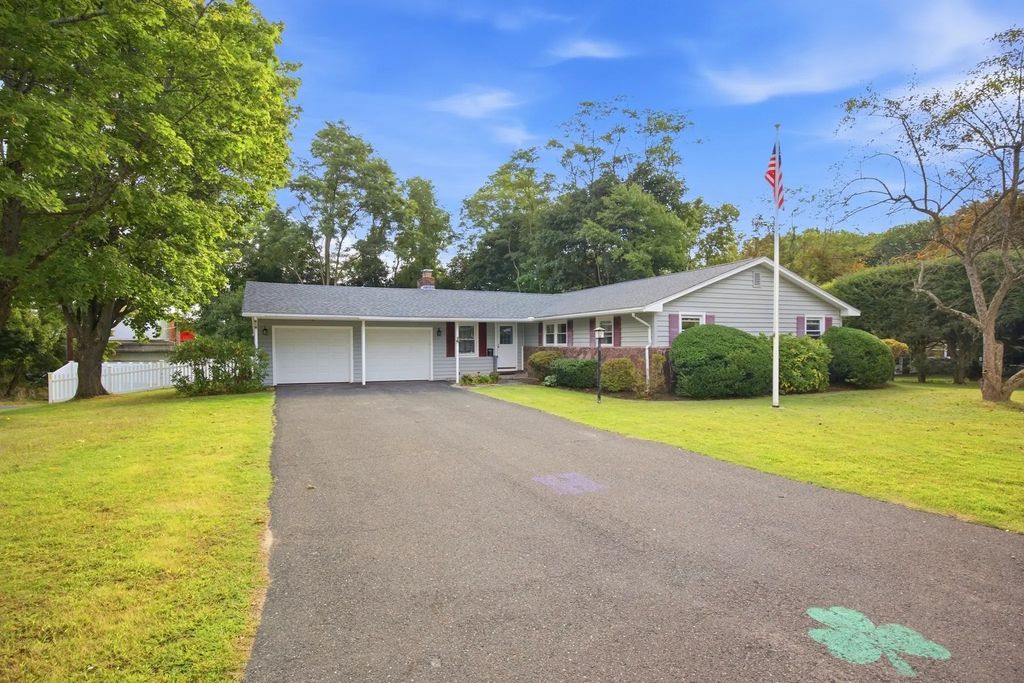2 Drake Lane, Holyoke
