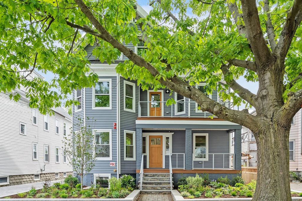 12 Foskett St #1, Somerville