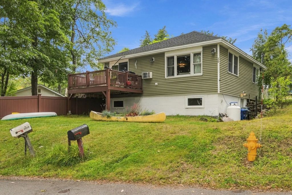 39 Lakeview Dr, Leominster