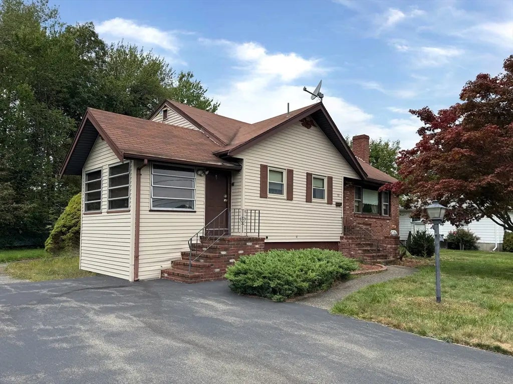 72 Kurland Ave, Brockton