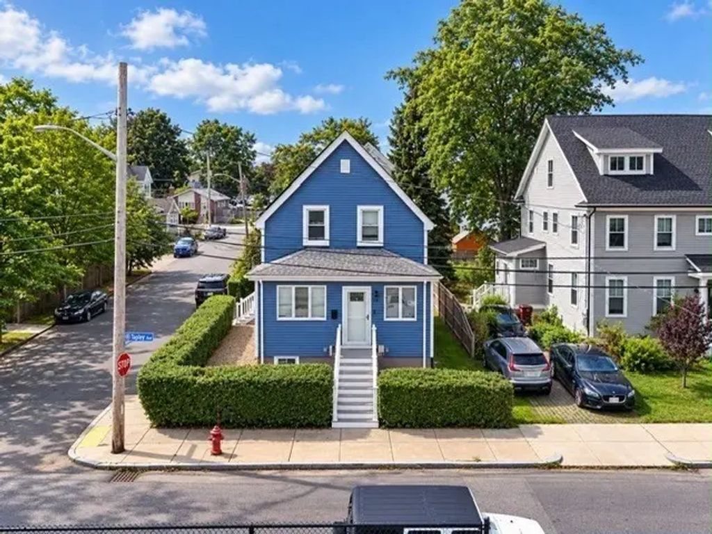81 Tapley Ave, Revere