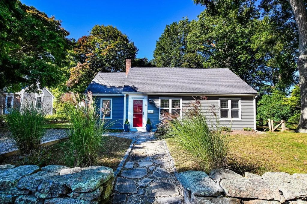 14 Amvets Ave, Falmouth