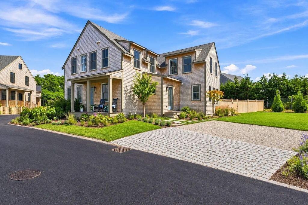 18 Honeysuckle Drive, Nantucket