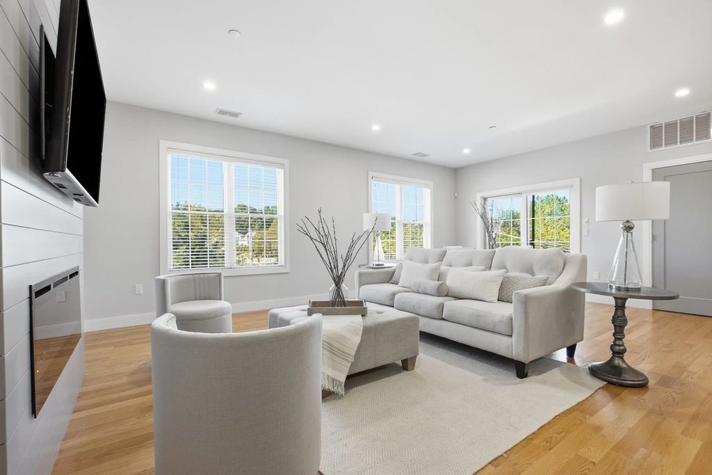 178 Robertson St #7, Quincy