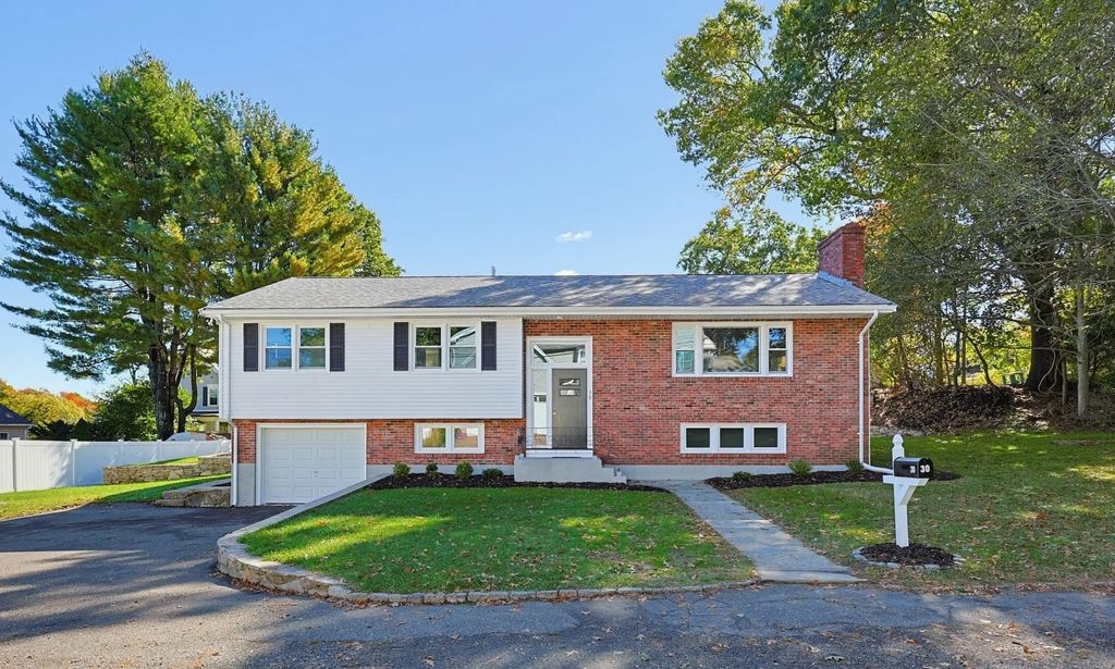 30 Taft Ln, Dedham
