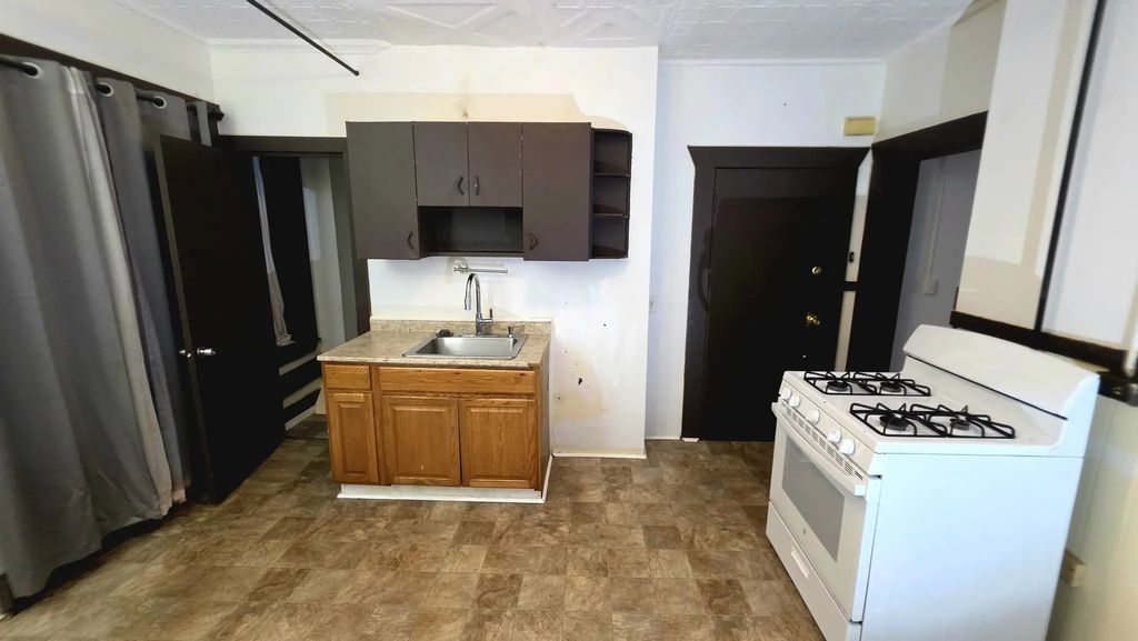 650 High St #1l, Holyoke
