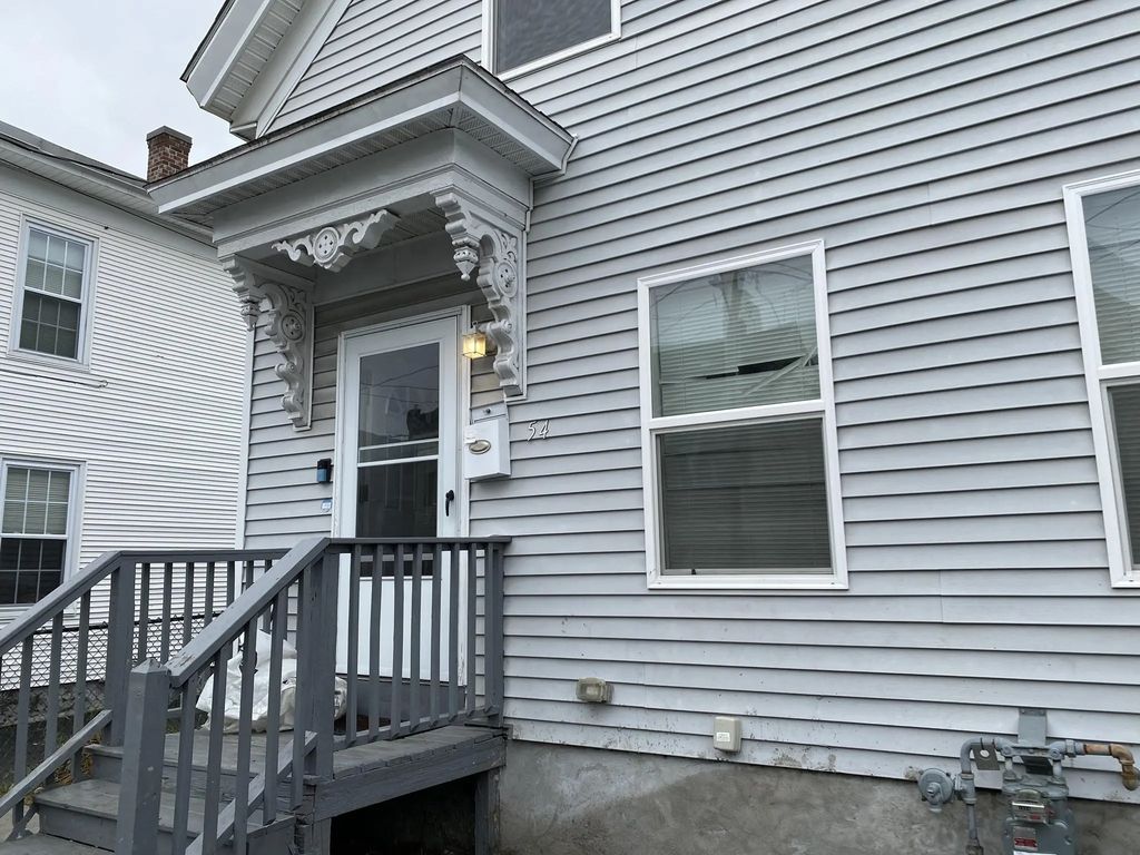 54 Pleasant St, Lowell