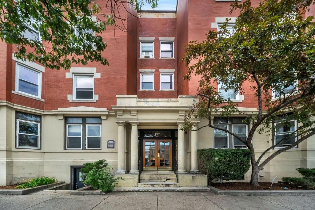 1307 Commonwealth Ave #7, Boston