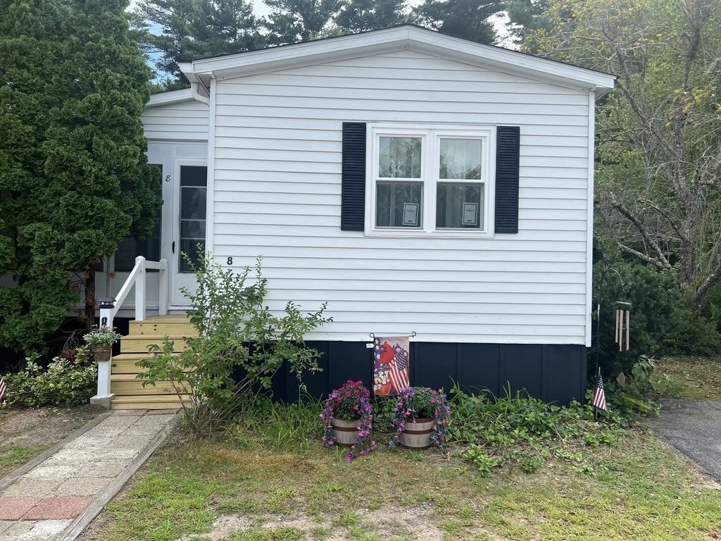 8 Jefferson Way, Carver