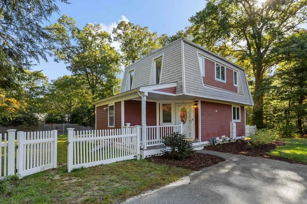10 Briar Patch Lane, Mashpee