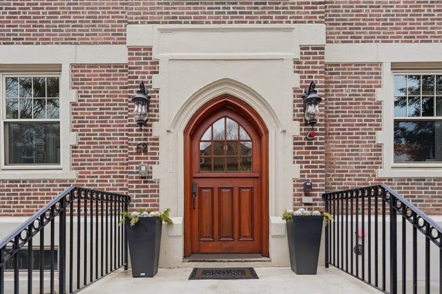 52 Thurston St #3, Somerville