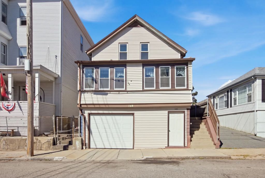 148 Hamlet St, Fall River