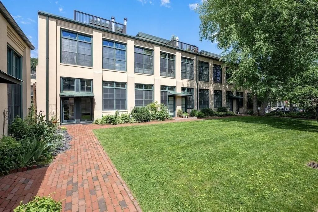 155 Brookline St #8, Cambridge