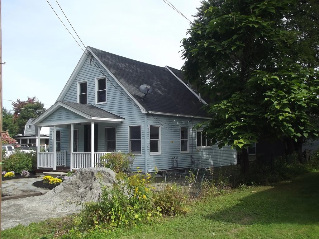 27 Elizabeth St, Lunenburg