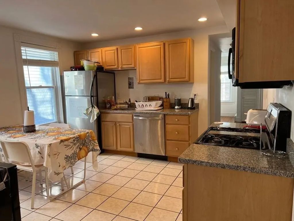29 Brackett St #20, Boston