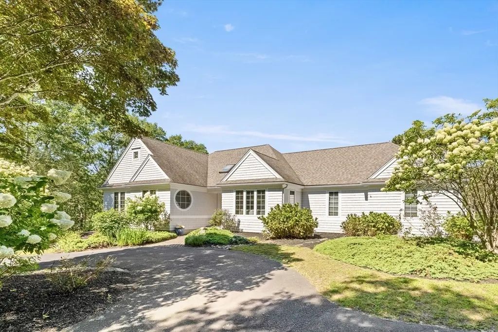 30 Hill And Plain Road, Falmouth