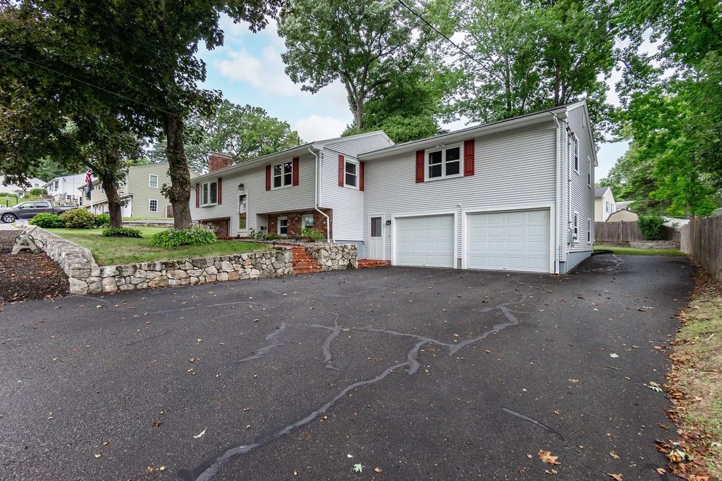 7 Stoney Brook Ln, Milford