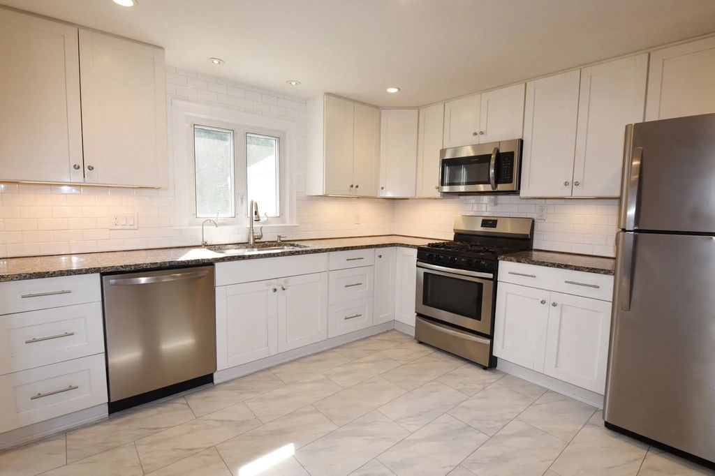 18 Gould Rd, Plymouth
