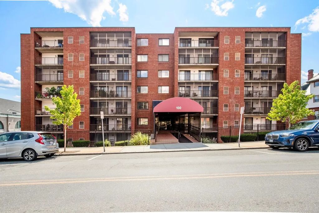 100 High St #206, Medford