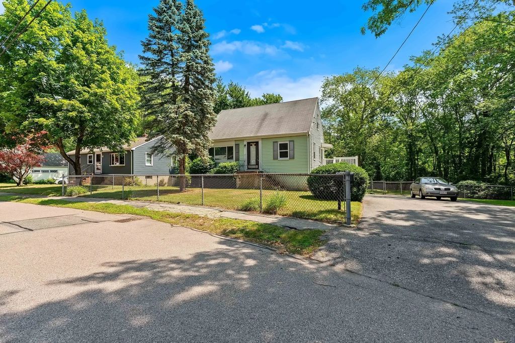26 Curtis Road, Canton
