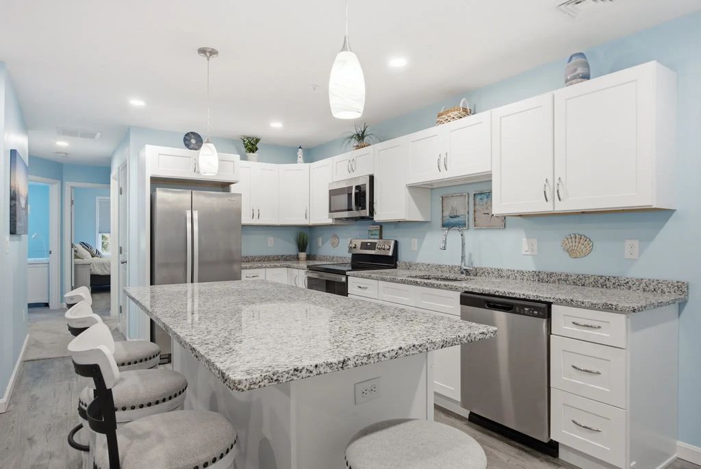 27 Ocean Walk Dr #206, Plymouth
