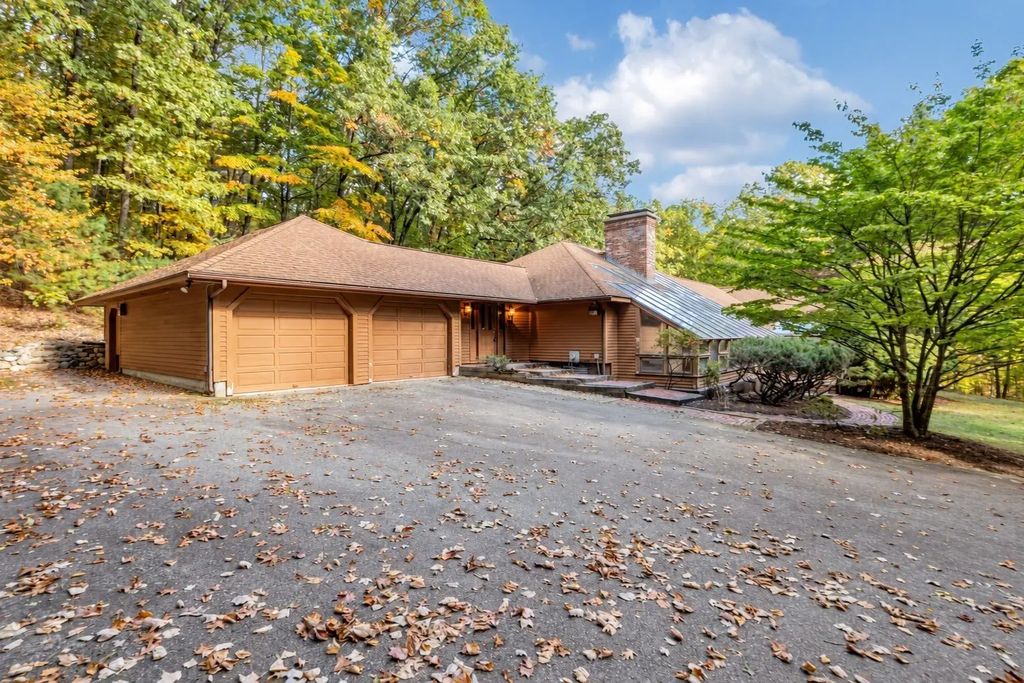 77 Woodward Ln, Boxborough