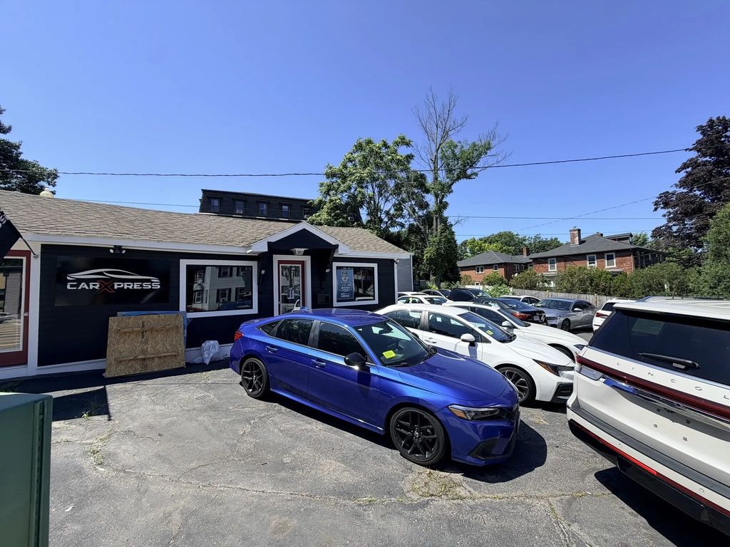 640 Main St, Clinton