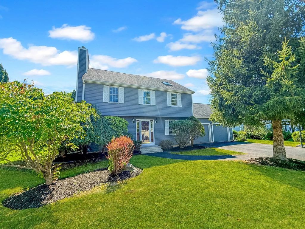 5 Swan Cir, Shrewsbury
